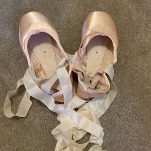 Used Bloch Split Sole Pointe Shoes